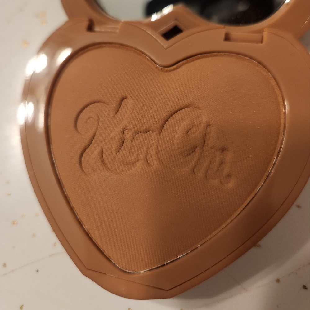 KimChi Chic Beauty Thailor Bronzer